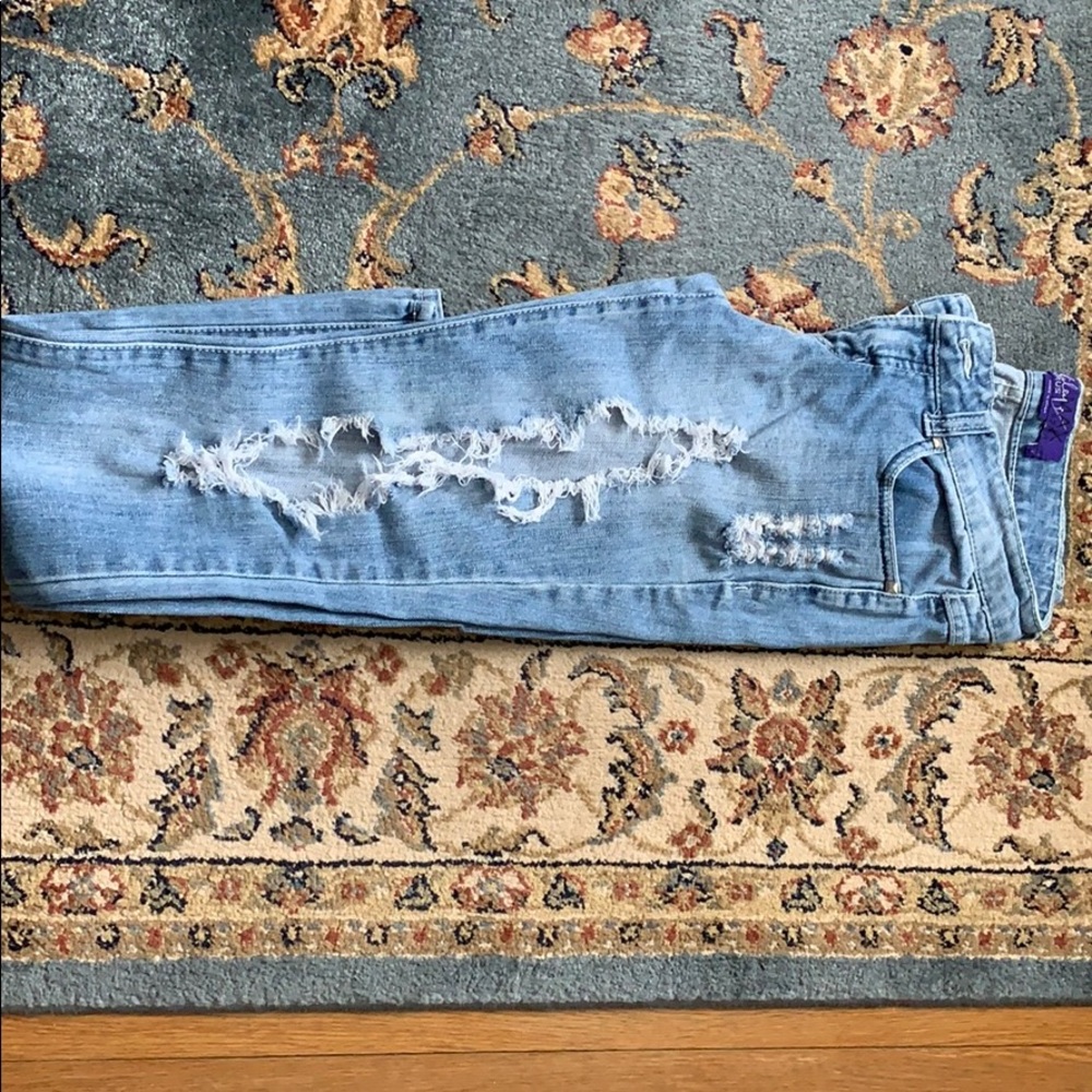 miley cyrus ripped jeans